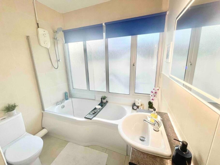 Coastline Retreats - Stunning Sea View Apartment, Netflix Bournemouth Buitenkant foto